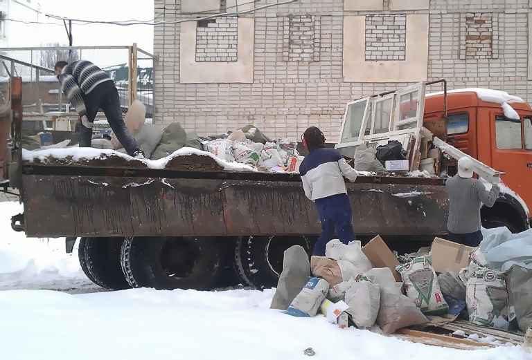 Вывоз мусора с грузчиками по Ытыку-Кюели
