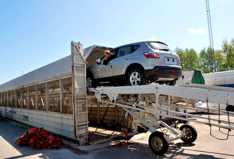 Перевозка авто сеткой из Омска в Магадана