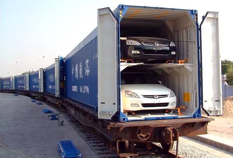 Перевозка железнодорожным транспортом автомобиля  из Сыктывкара в Инту